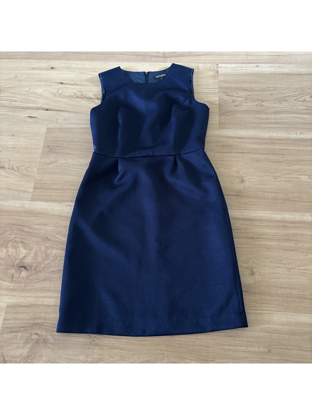 Banana Republic Women's Navy Blue Sleeveless Textured Career Sheath Dress Size 4